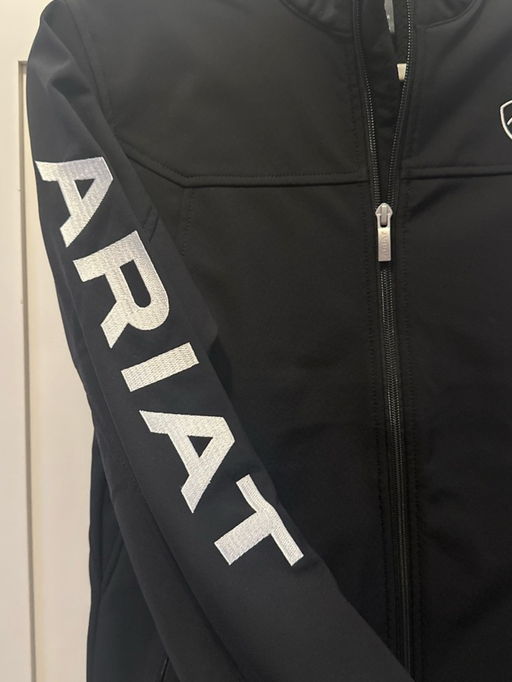Ariat - Picture 2 of 3